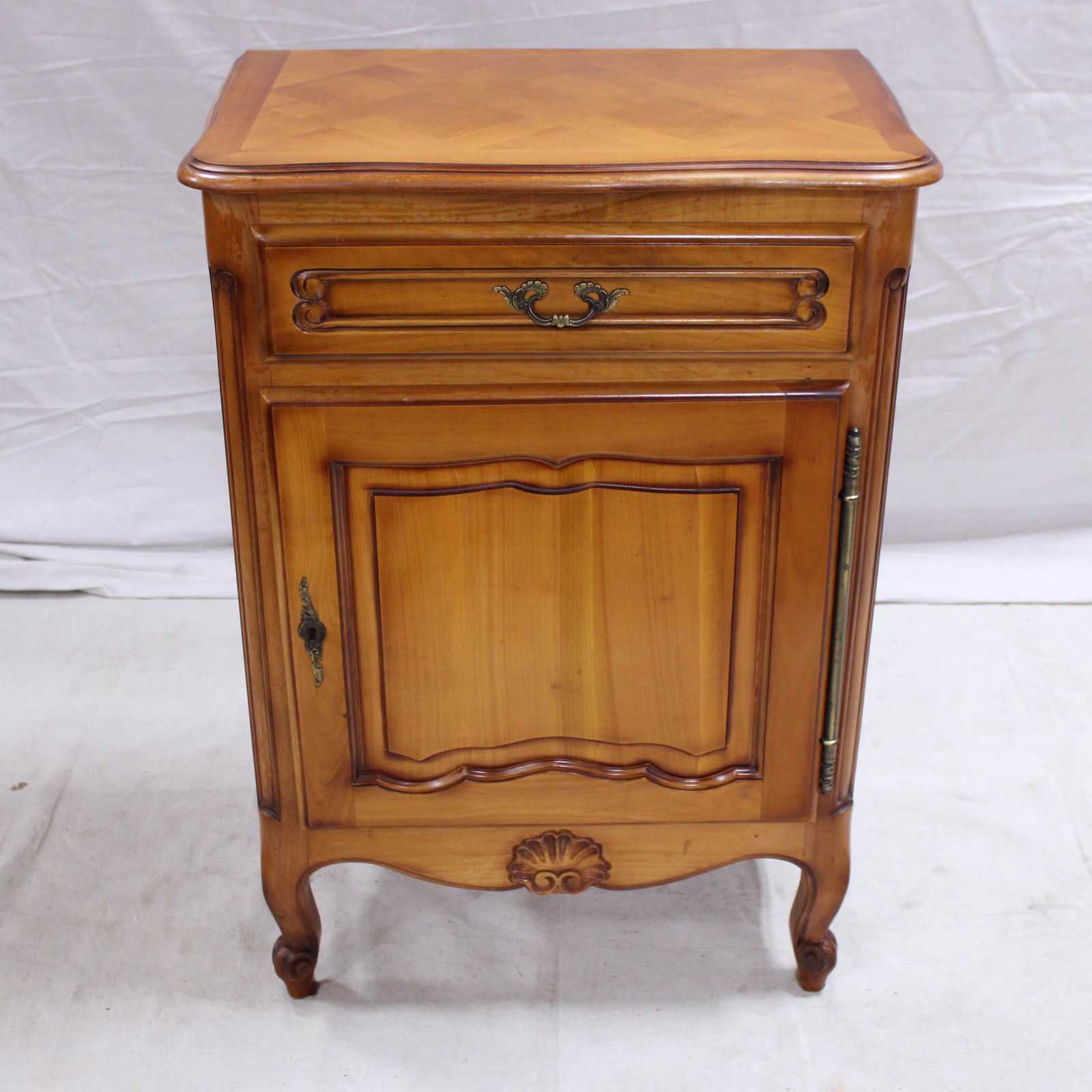 Country French Style Cabinet with 1 Drawer & 1 Door (1 of 5)