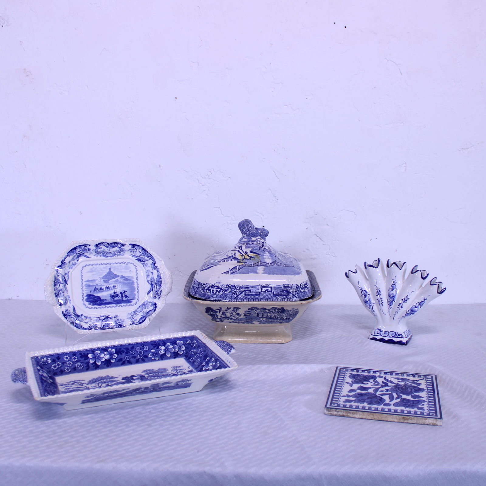 5pcs Blue / White - Tureen, 2 Plates, Tile, Vase (1 of 7)