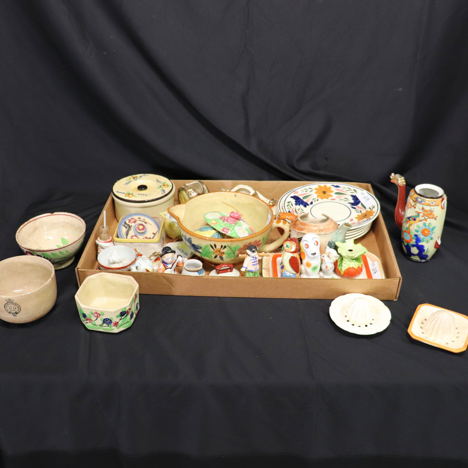 Collection Of Estate Kitchenware: Collection Of Estate Kitchenware - 9 inches round (measurements for largest plate only)