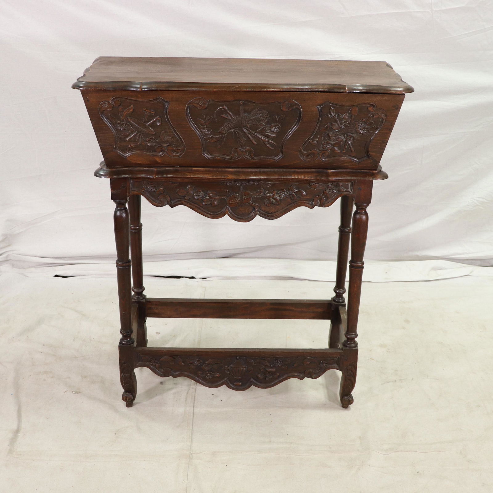 Louis XV Provencal Style   Petrin / Bakers Coffer (1 of 7)