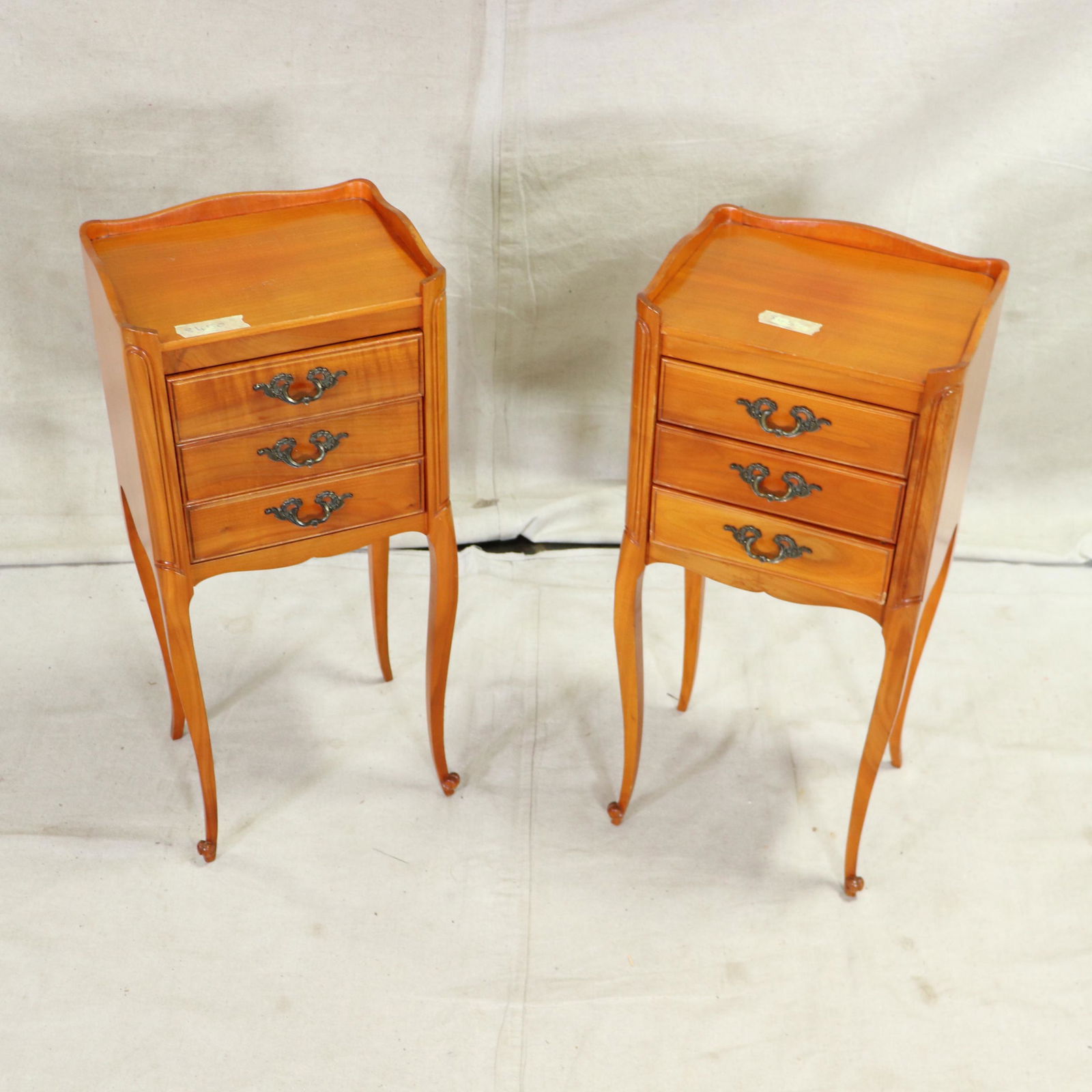 Pair Louis XV Style Nightstands (1 of 7)