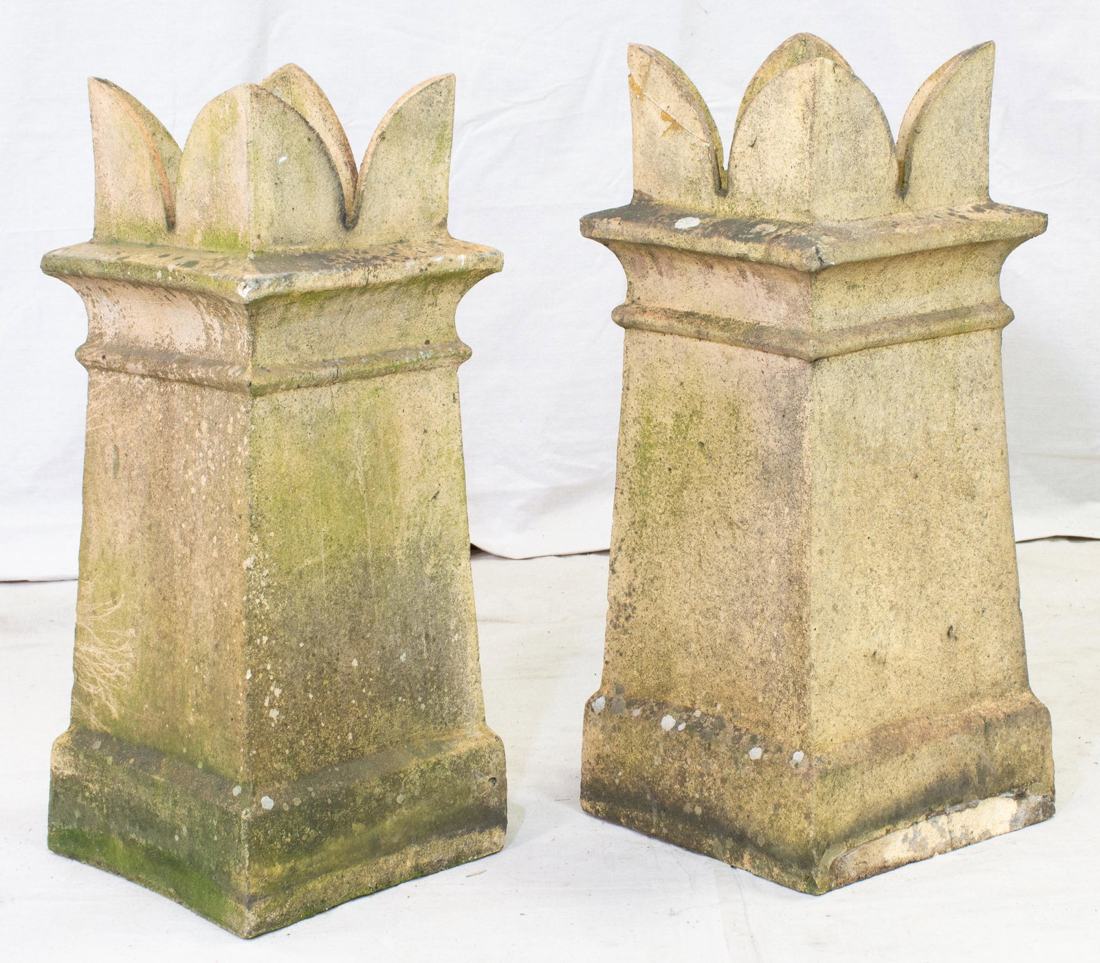 Pair English Stone 4-Point Crown Top Chimney Pots (1 of 2)