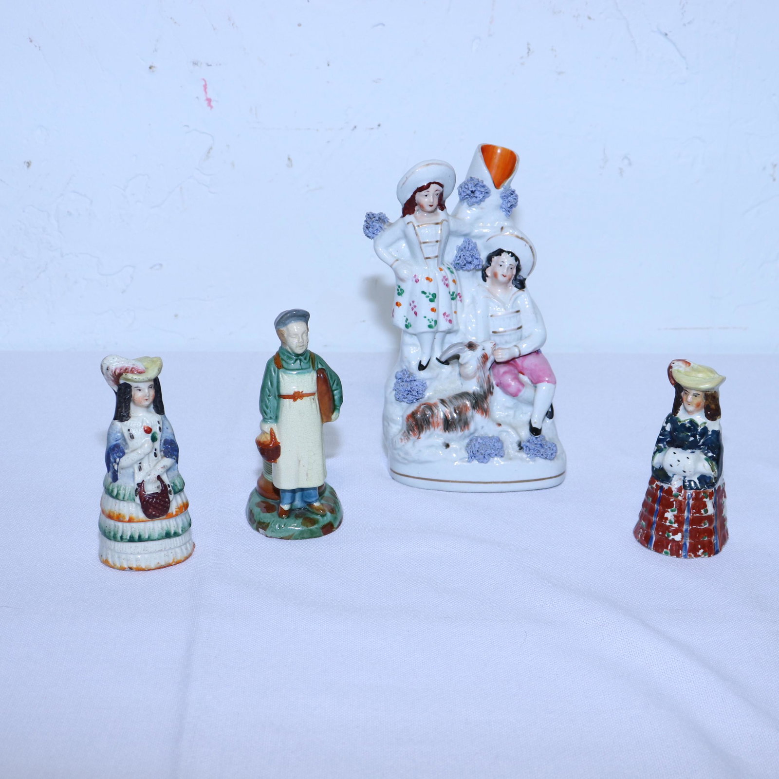 4pcs Assorted Estate Figures (1 of 3)