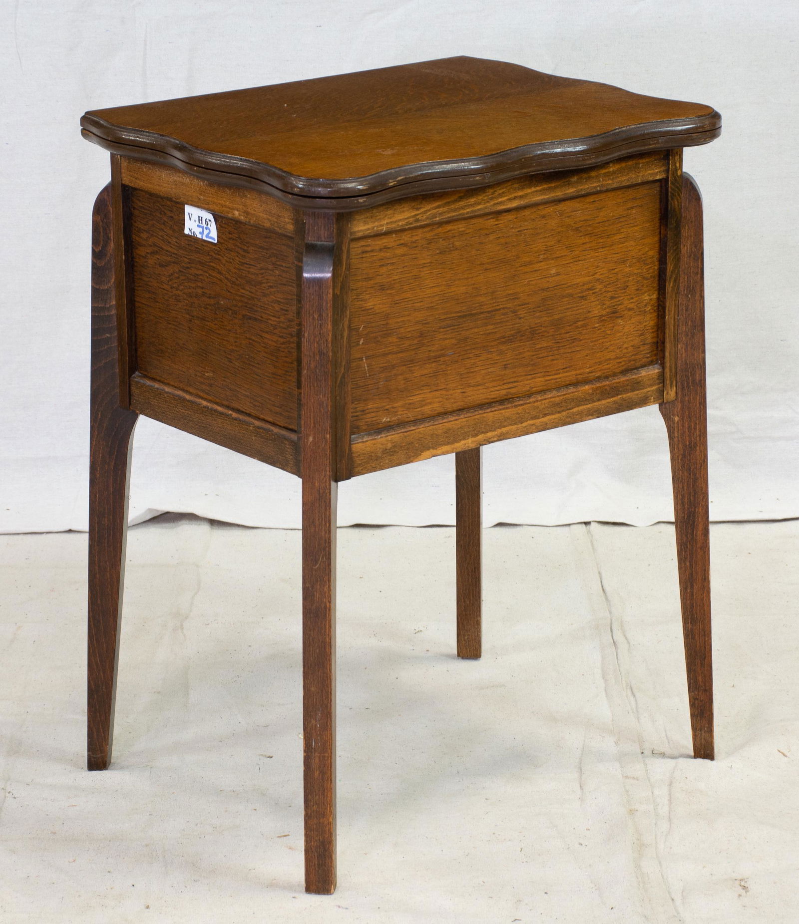 Small Oak Flip / Turn Top Game Table (1 of 2)