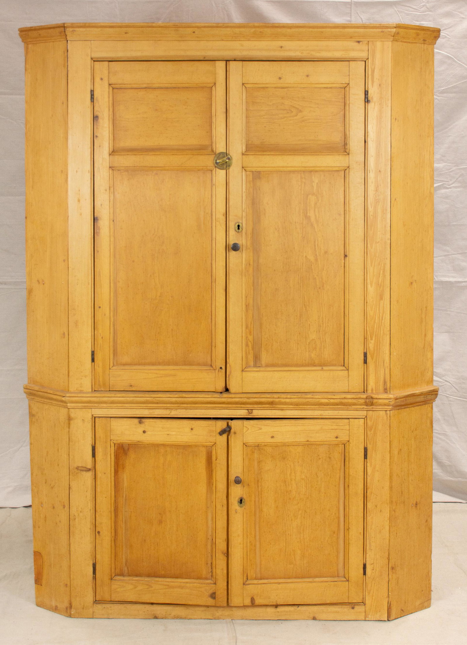 Oversized 4 Door Pine Corner Cupboard (1 of 3)