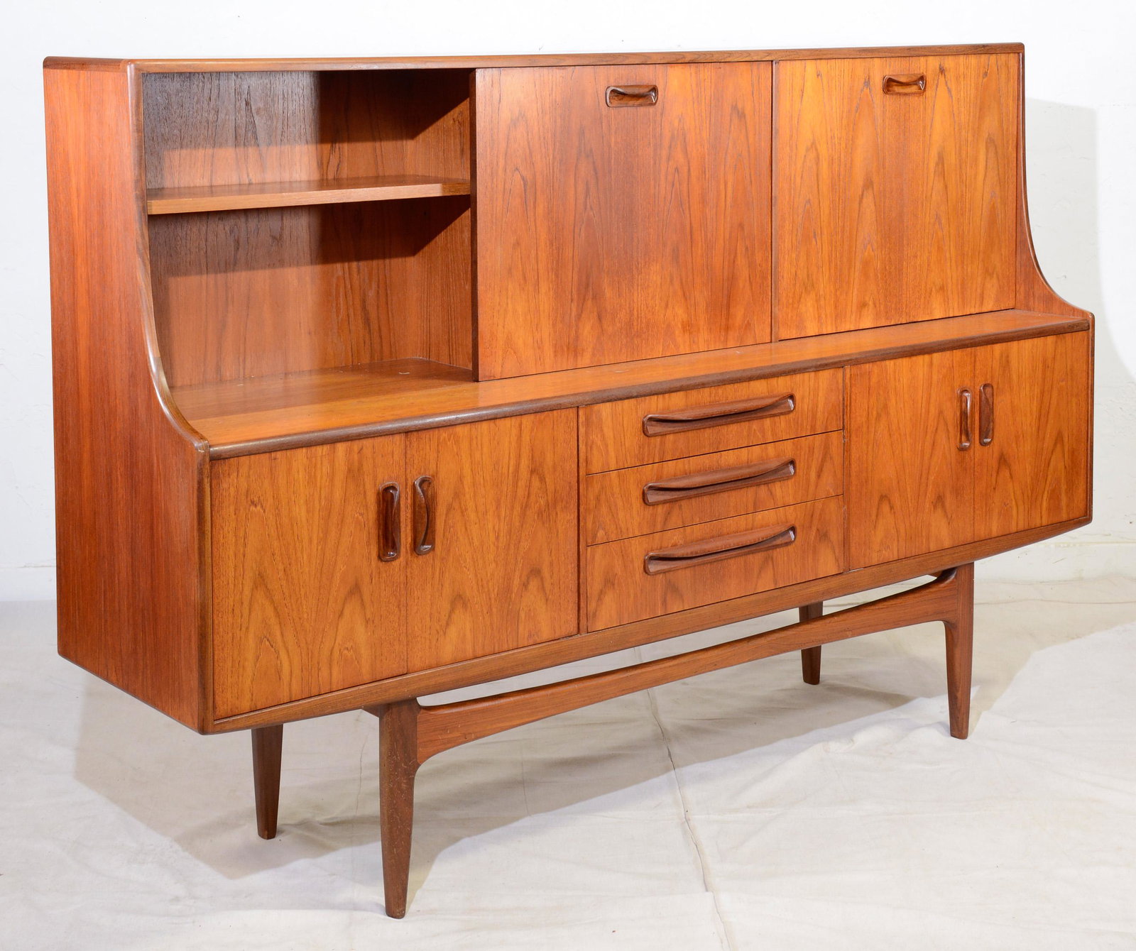 Mid Century Teak Cocktail Cabinet By Gplan - "Fresco ": This Danish Modern Style hutch / high board is British and made by Mid Century Modern Furniture Maker G Plan ( Gplan ) & is part of their "Fresco" Range. It has a drop down section with a glass shelf,