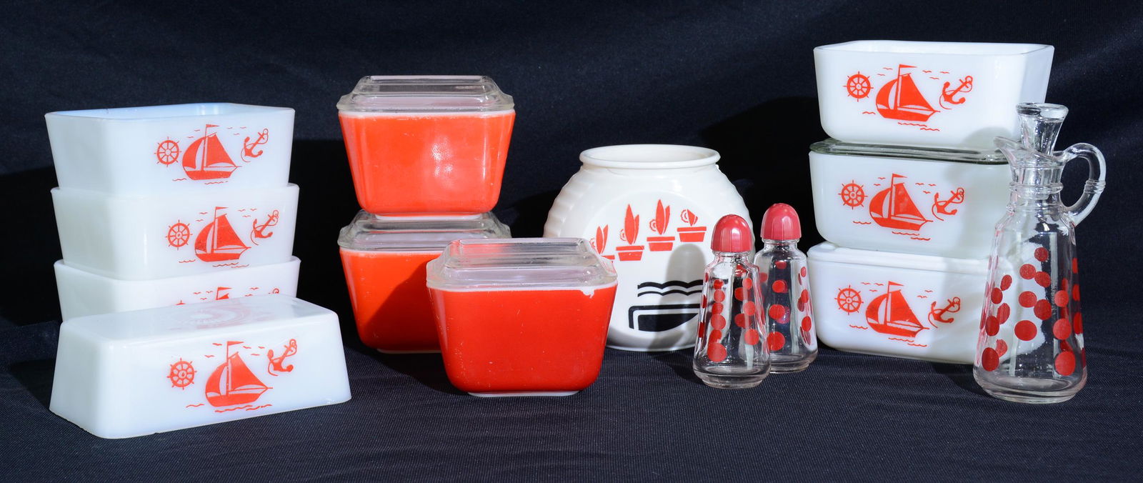 Collection of Vintage Red & White Glass / Pyrex (1 of 2)