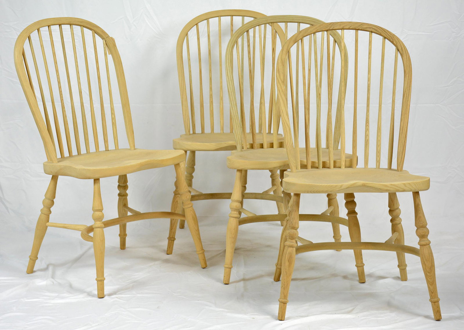 Set of 4 Windsor Style Chairs with Turned Legs: Set of 4 Windsor Style Chairs with Turned Legs From England - 39 in tall x 20 x 21
