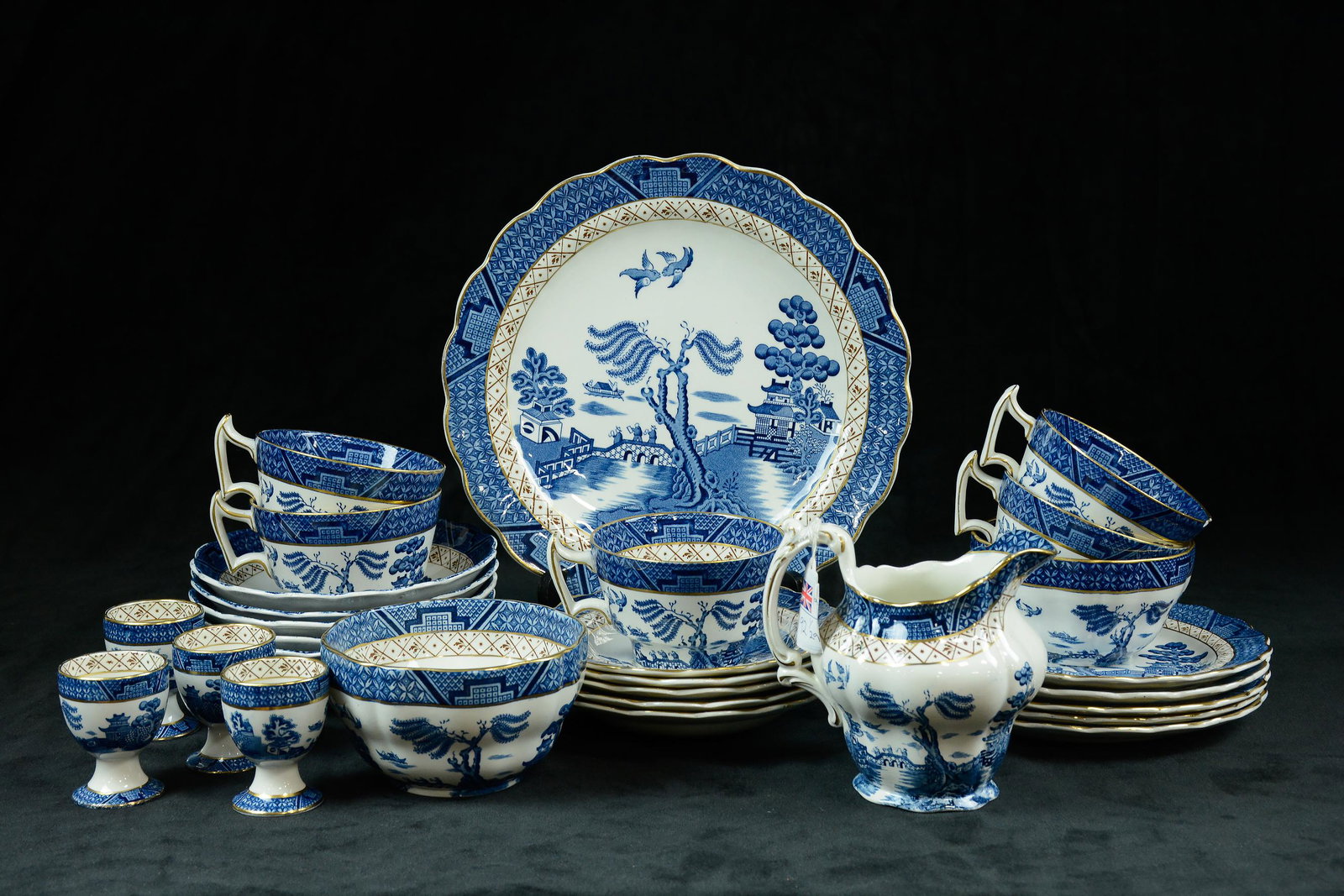 29 Pieces of Booth " Real Olde Willow" China: Boothe "Real Olde willow" B/fast set, 5 trios/egg cups/desert+ bread plate, creamer, 2 bowls