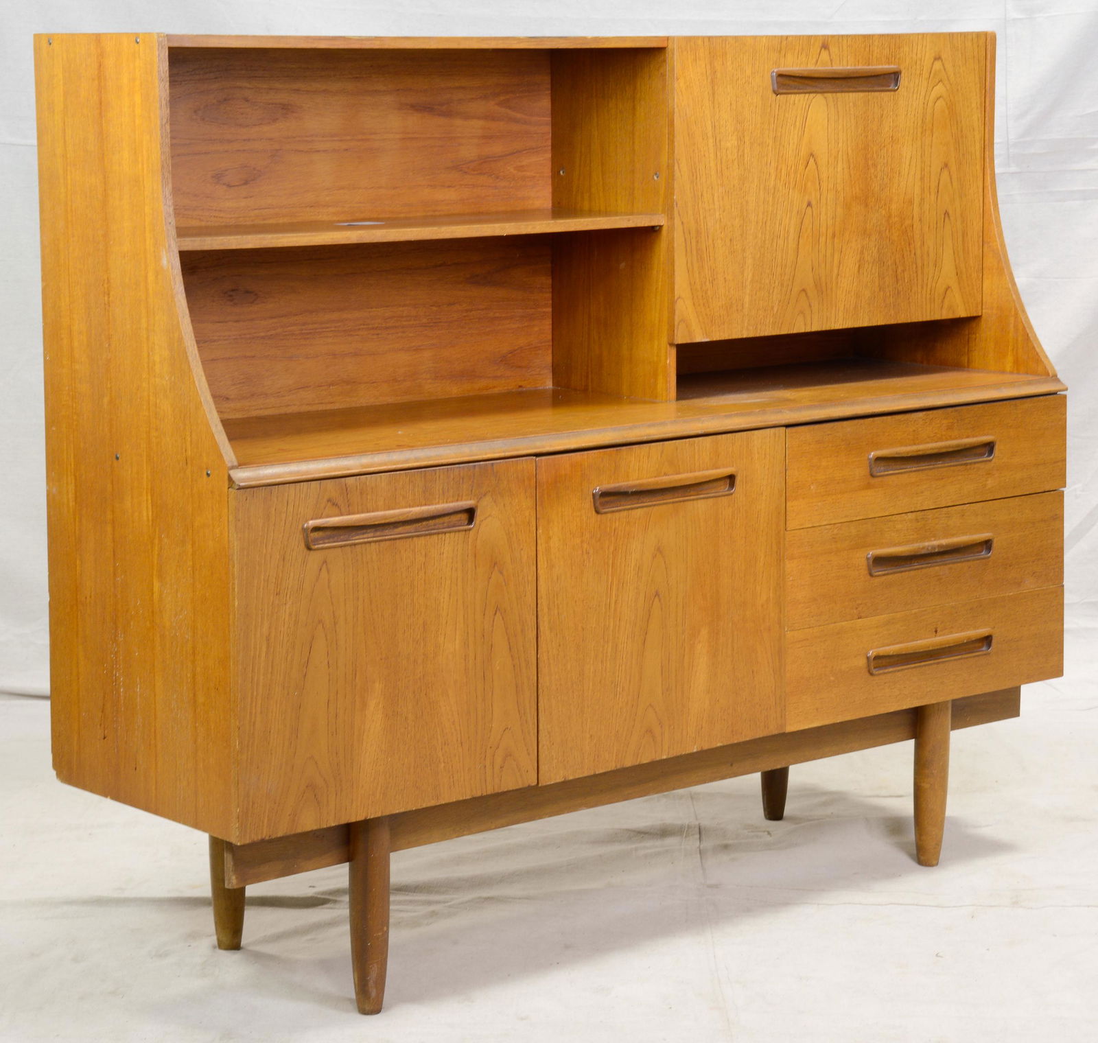 Mid Century Modern Teak Cocktail Cabinet / Server (1 of 8)