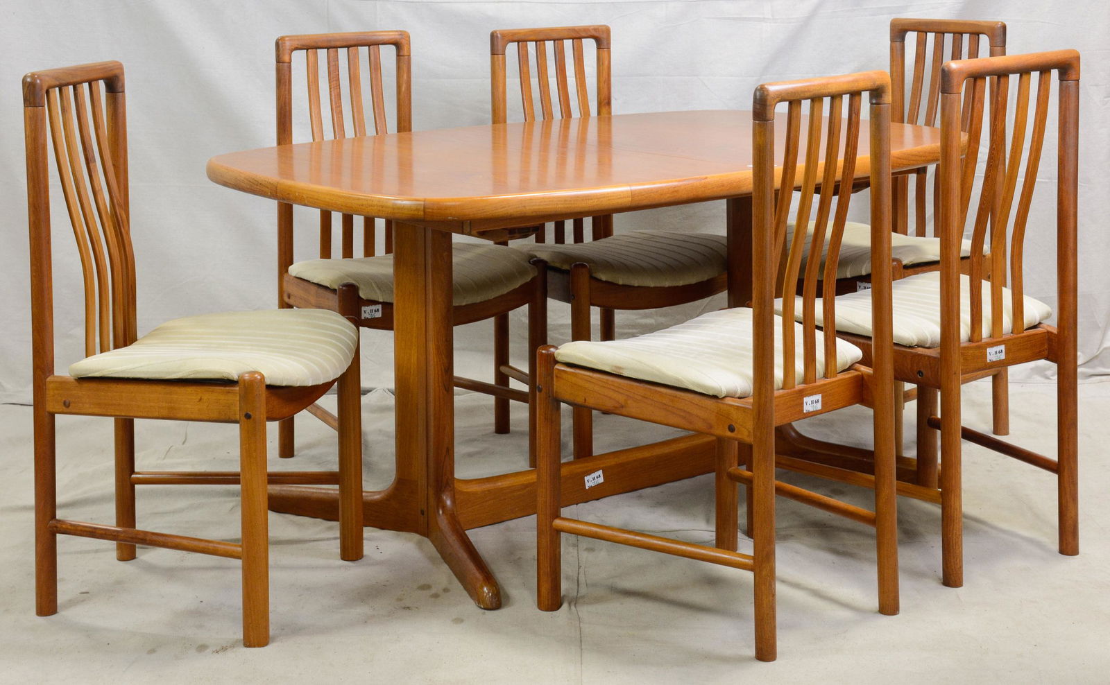 Mid Century Modern Oval Dining Table & 6 Chairs (1 of 4)