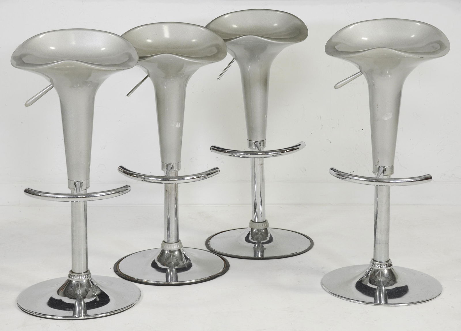 4 Vintage Silver / Chrome Bar Stools (1 of 4)