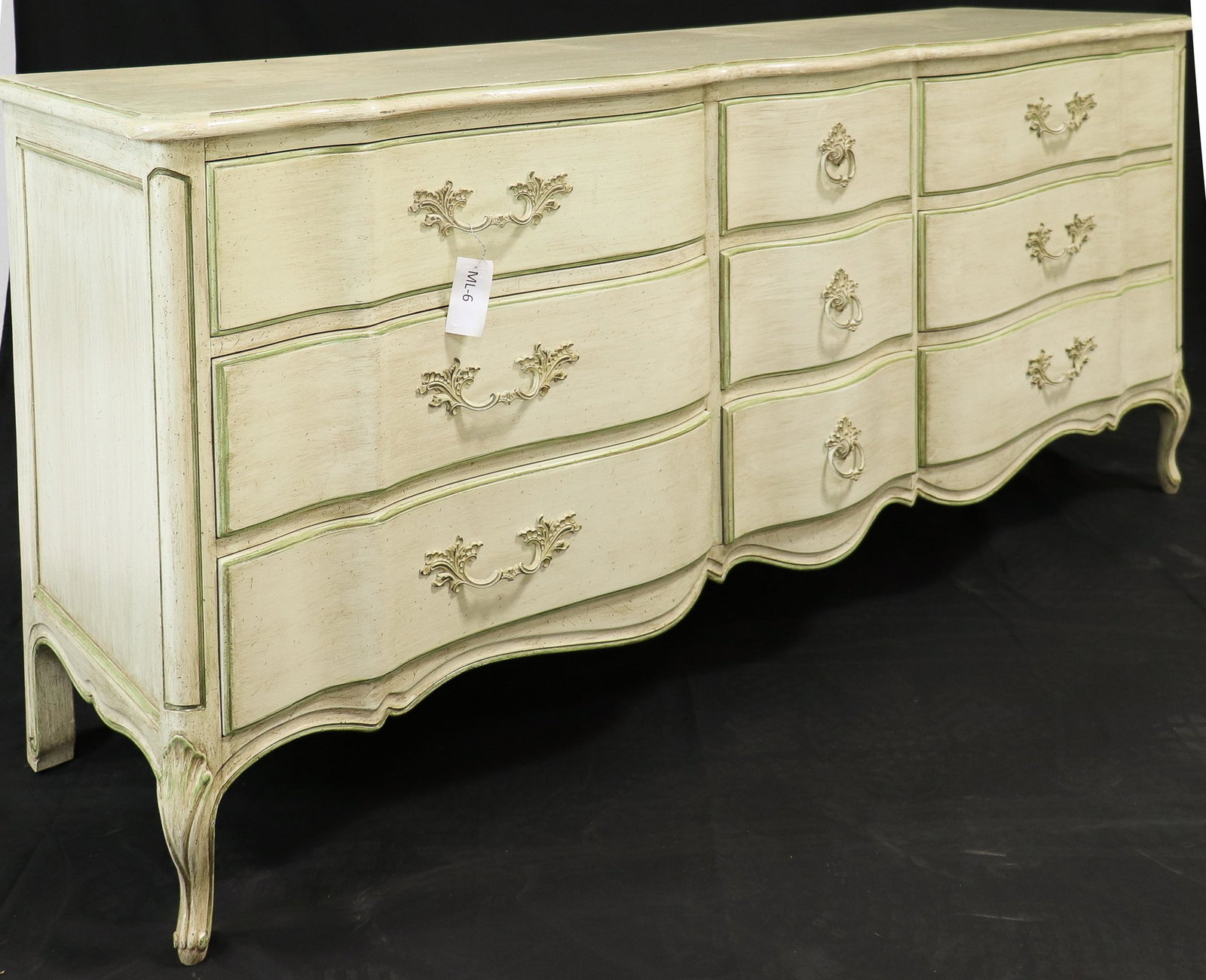 Painted 9 Drawer Henredon Dresser: Painted 9 Drawer Henredon Dresser - 33 in tall x 73 x 21