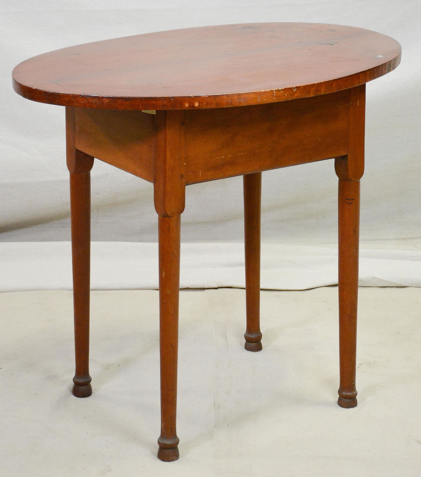 Small Oval Occasional Table (1 of 2)