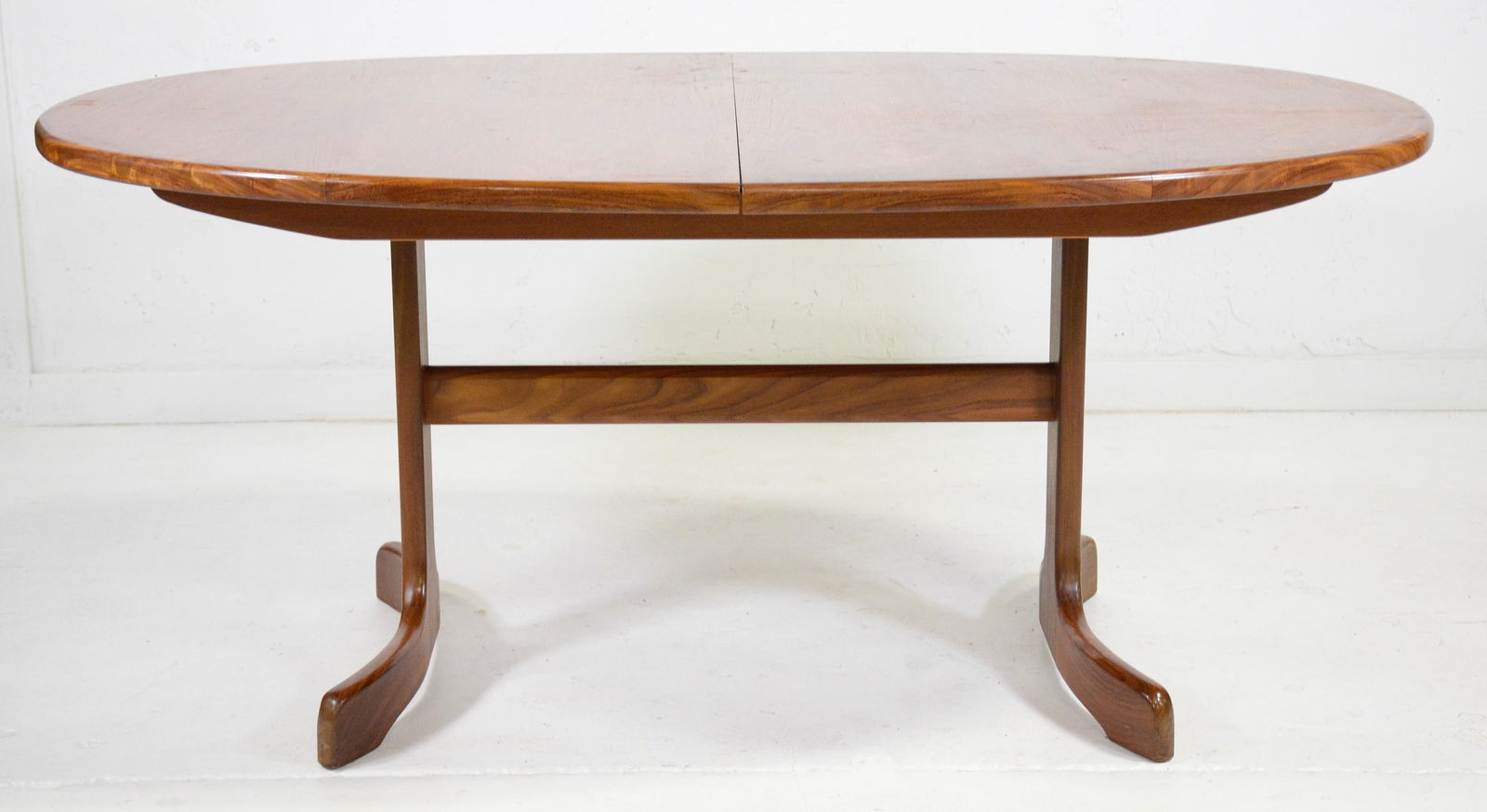 Oval Mid Century Modern Gplan Dining Table (1 of 4)