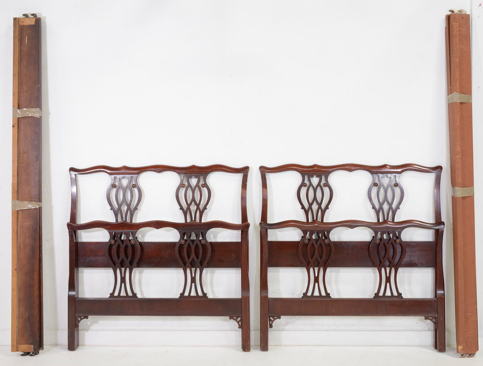 Pair Mahogany American Twin Size Beds (1 of 2)