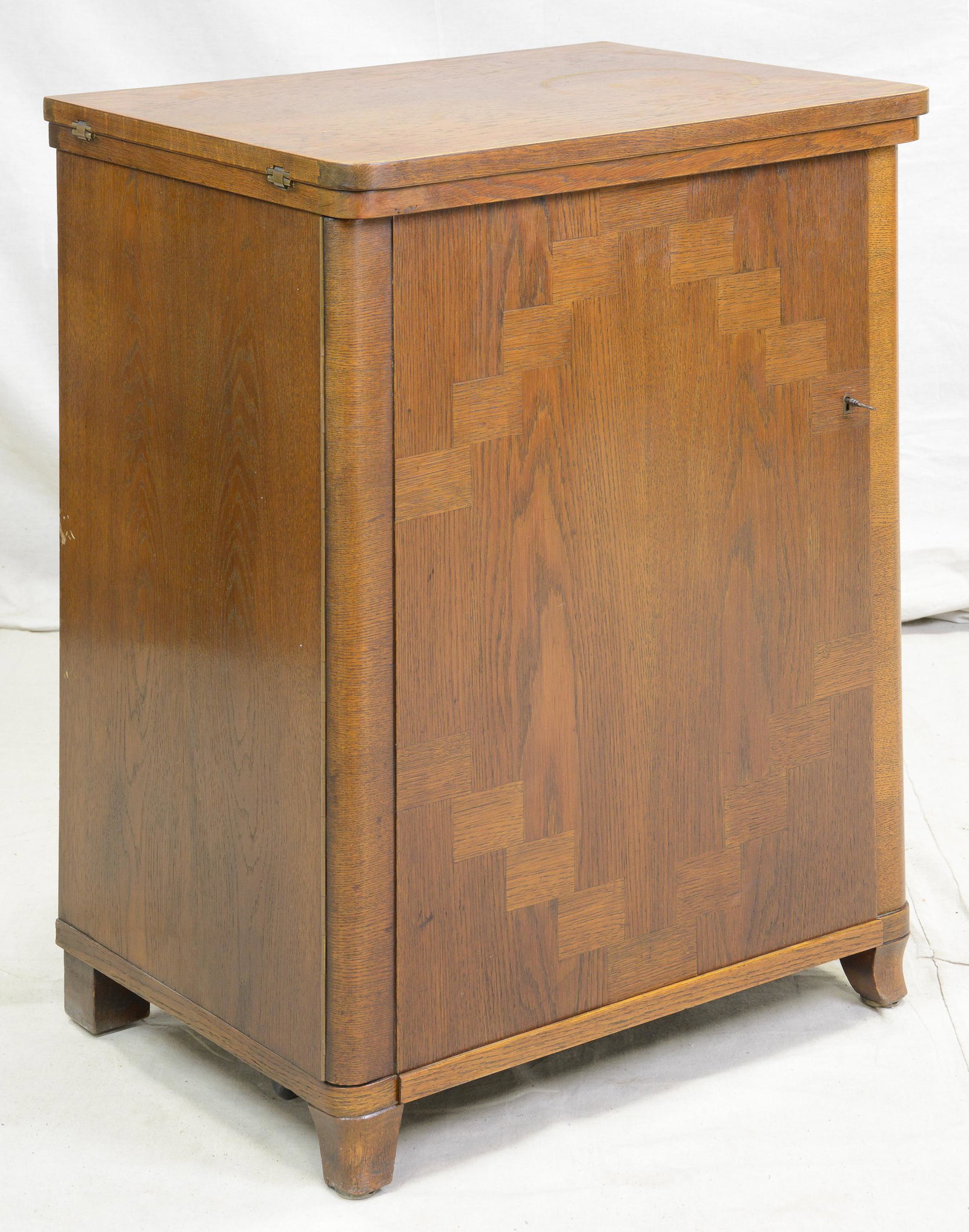 Oak Cabinet Sewing Machine (1 of 3)