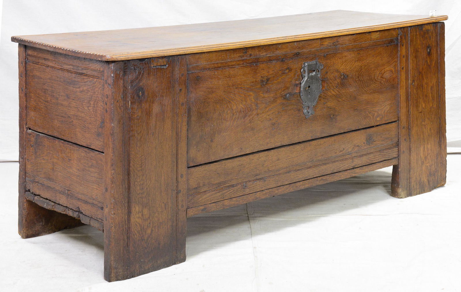 Large Oak Trunk / Coffer (1 of 3)