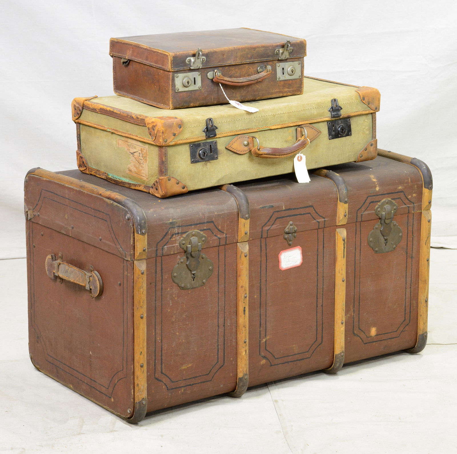Large Vintage Trunk & 2 Vintage Suitcases (1 of 4)