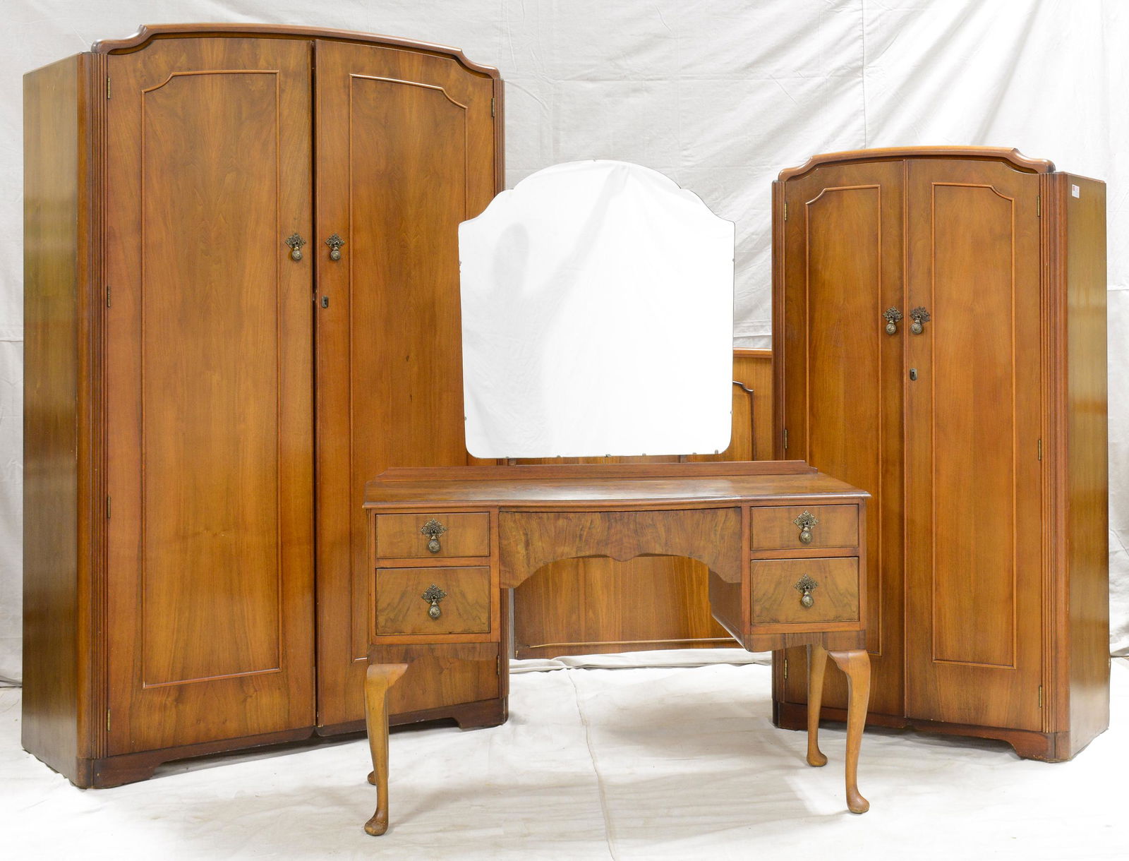 4pc Walnut Bed Set - 2 Robes, Dresser & Bed (1 of 7)