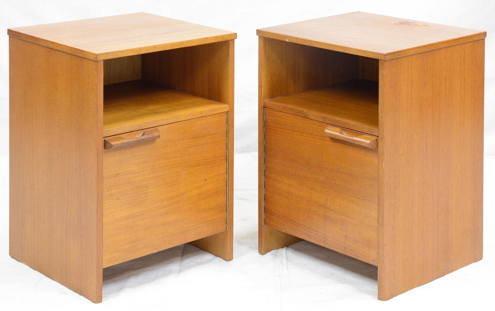 Pair of Mid Century Modern Teak Night Stands (1 of 5)