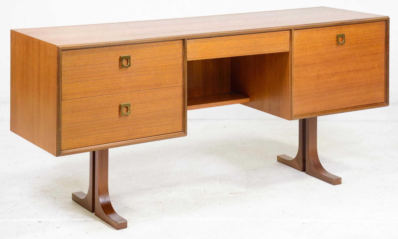 Mid Century Modern Desk / Dresser - Form V by G-Plan (1 of 4)