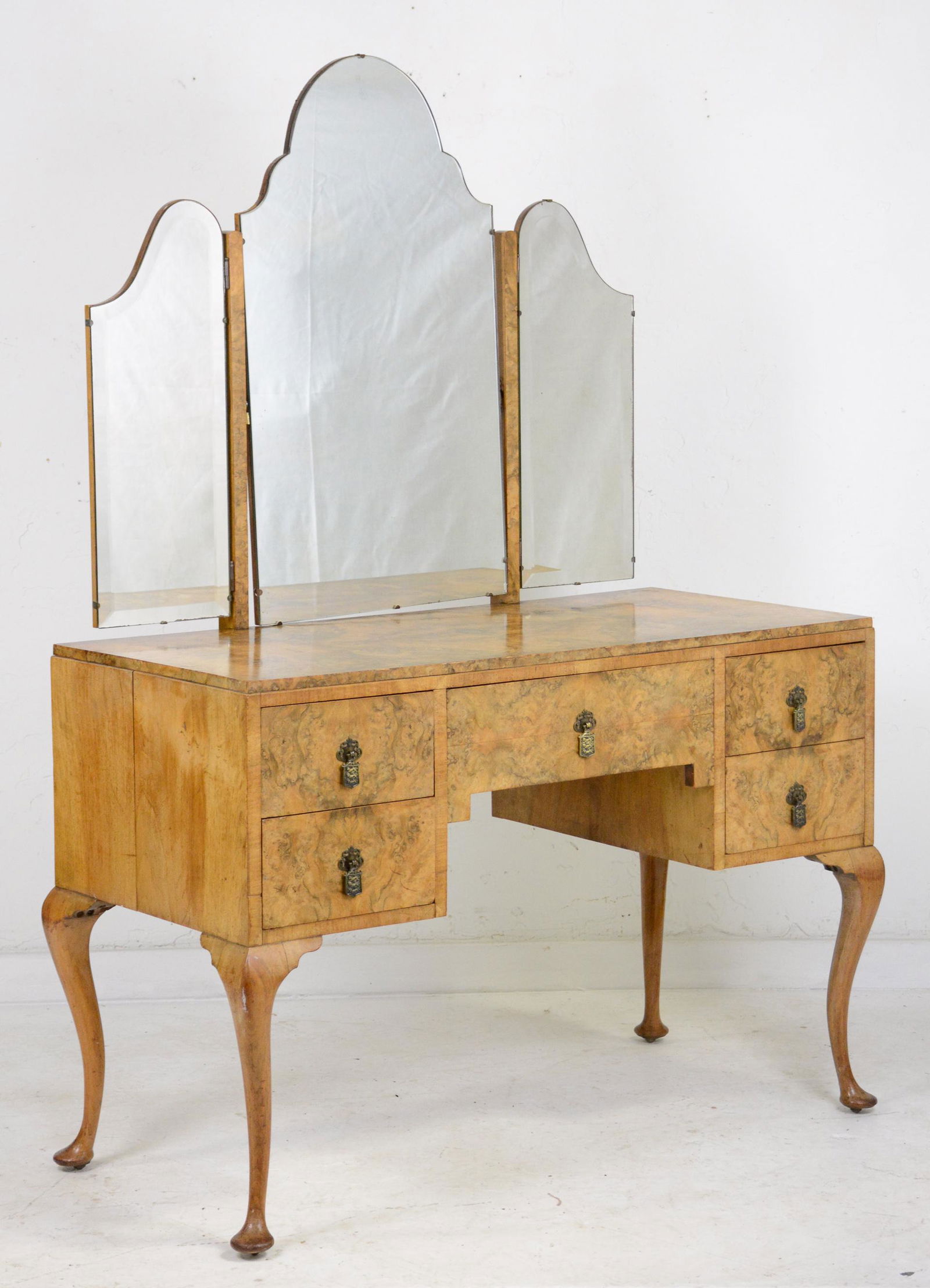 English Walnut Queen Ann Triple Mirror Dressing Table (1 of 5)