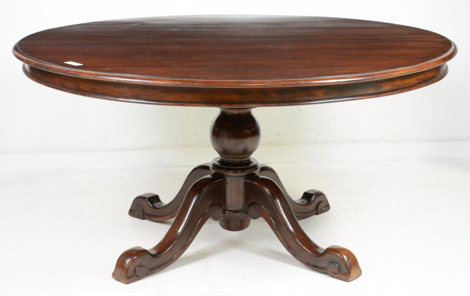 5 ft Round Pedestal Dining Table (1 of 4)
