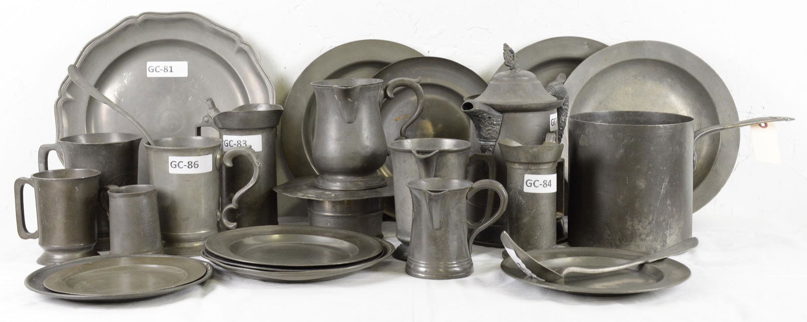 25 Pieces of Assorted Pewter Jugs, Cups & Plates (1 of 9)