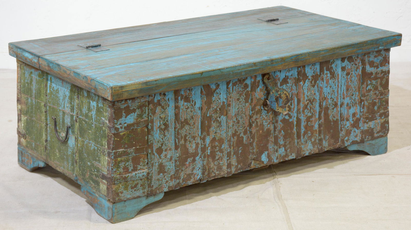 Reclaimed Wood Painted Lift Top Trunk / Coffee Table (1 of 3)