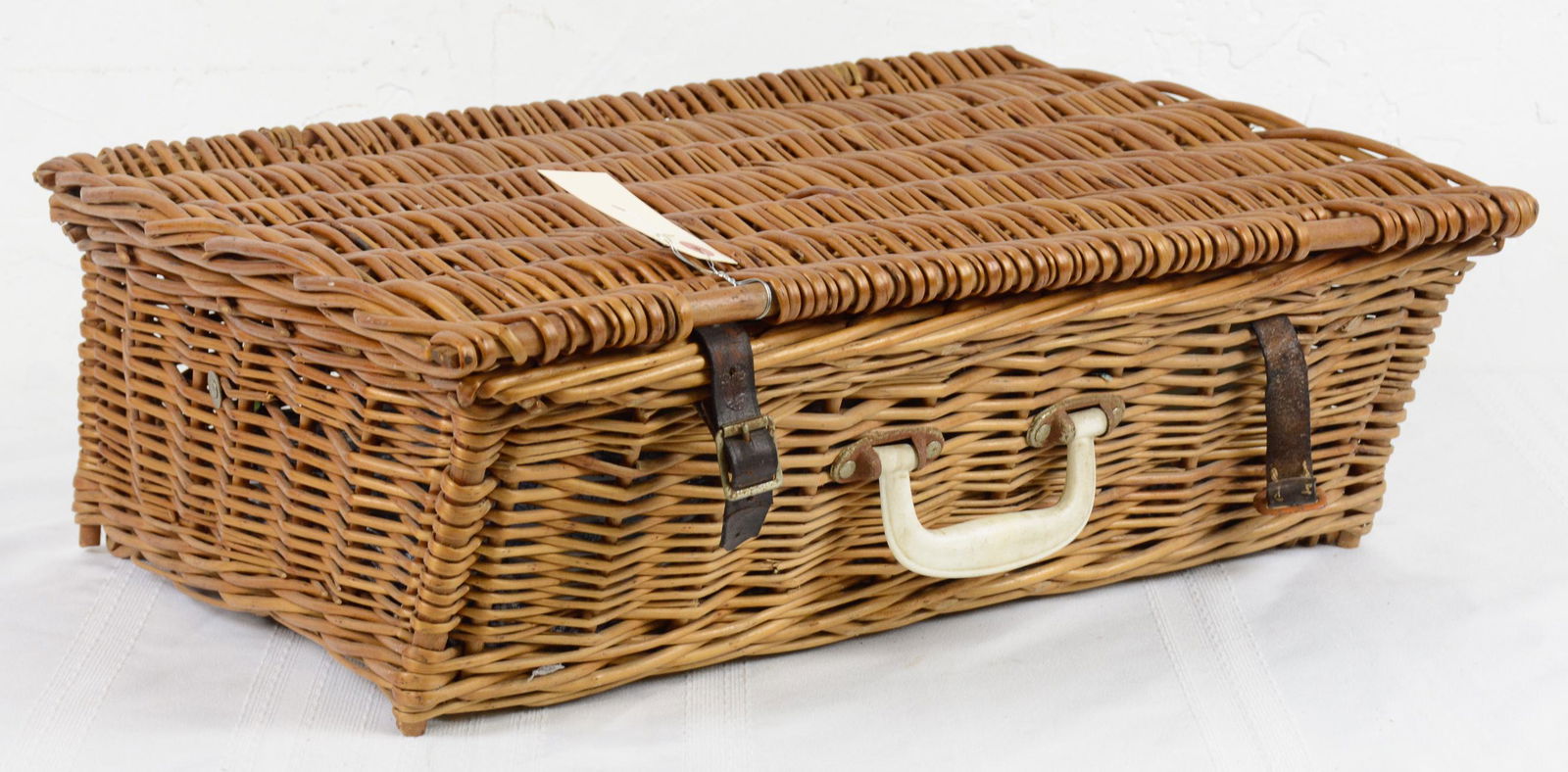 Picnic Service Set in Wicker Basket (1 of 5)