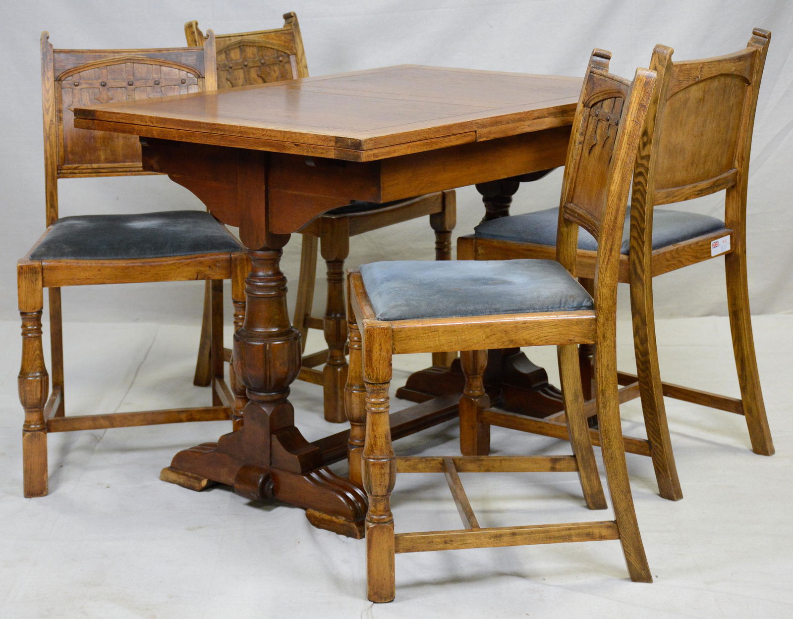 British Oak Draw Leaf Table & 4 Chairs: British Oak Draw Leaf Table & 4 Chairs - Table is 30 in tall x 39 x 30, leaves are 12 each - Chairs are 34 in tall x 18 x 17