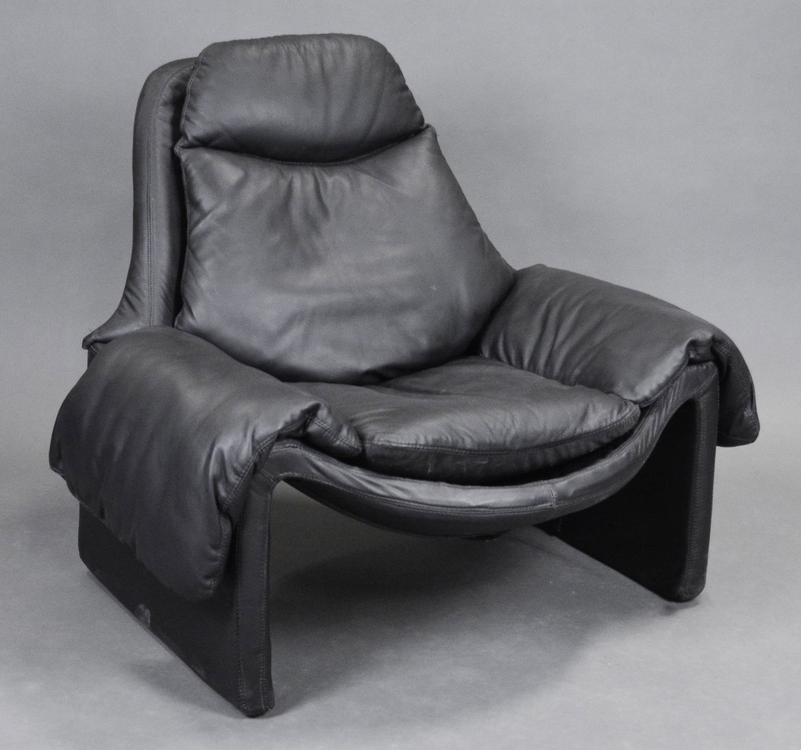 Mid Century Modern Saporiti Italia Leather Chair: Proposals leather lounge chair by Vittorio Introini for Saporiti Italy Circa 1960s - Single Owner Direct from a River Oaks Estate - 30 in tall x 40 x 36