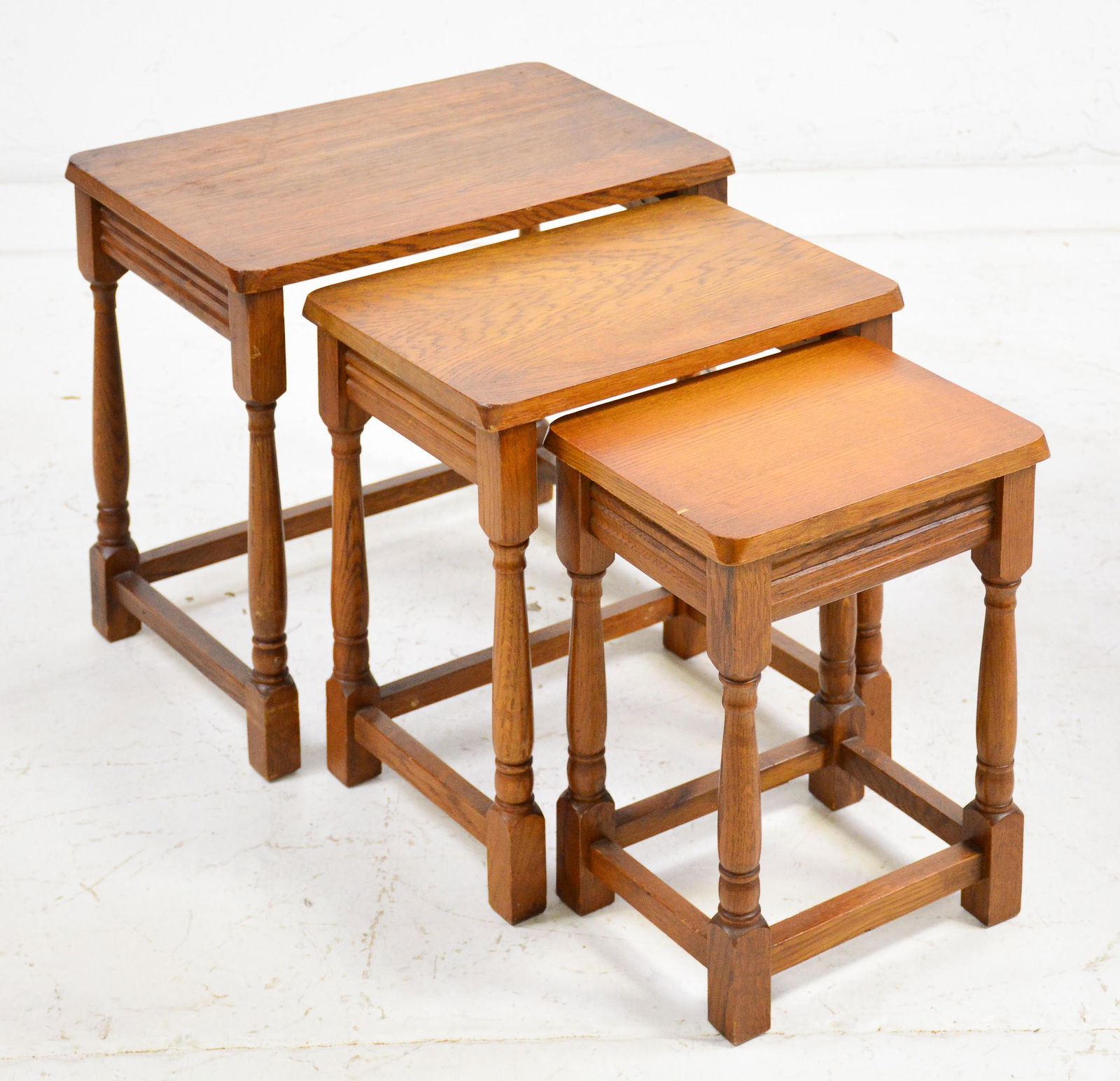 Nest Of 3 Oak Turned Leg Tables (1 of 5)