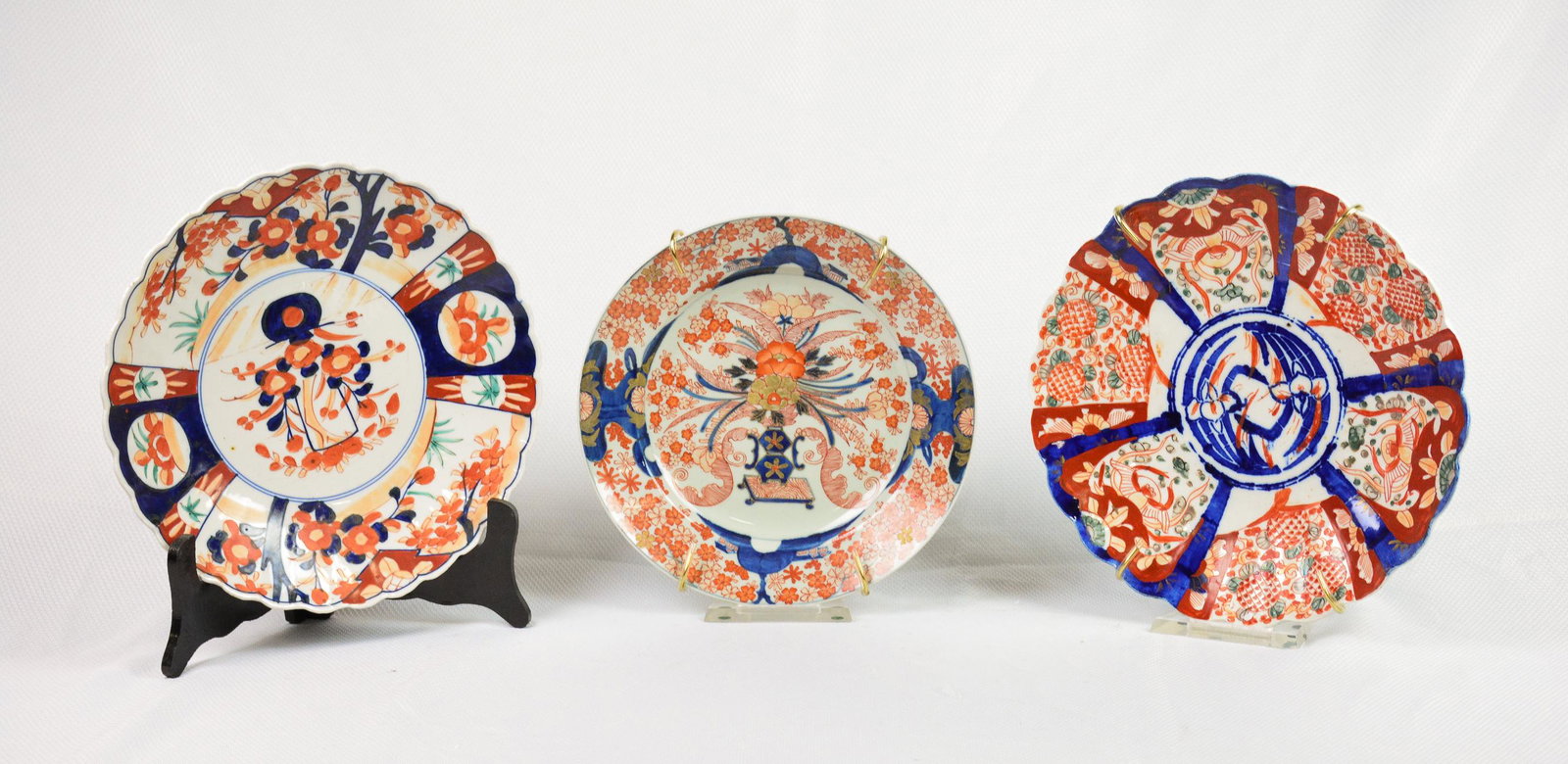 3 Imari Plates / Chargers: 3 Imari Plates / Chargers - 12 inch diameter (measurements for largest only)