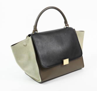 Celine Trapeze Tricolor MM in Smooth Leather: Genuine Pre-Owned Celine Trapeze Tricolor MM in Brown/Black/Light Beige Smooth Leather in A condition. Date Code is F-SN-0142/F-PA-0152 This lot includes Strap, Dustbag. Measurements: 30*25*17cm (Len