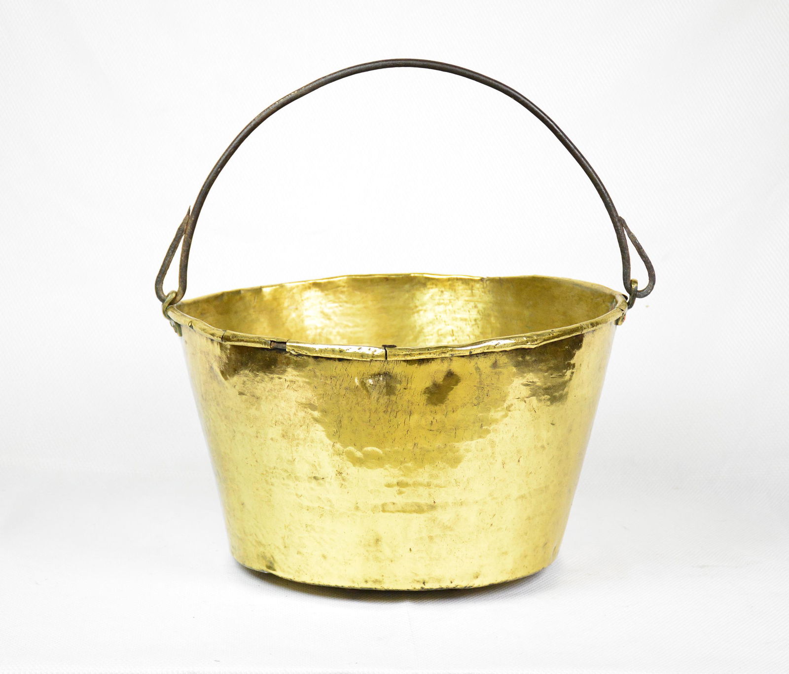 Large Brass Pot With Handle (1 of 3)