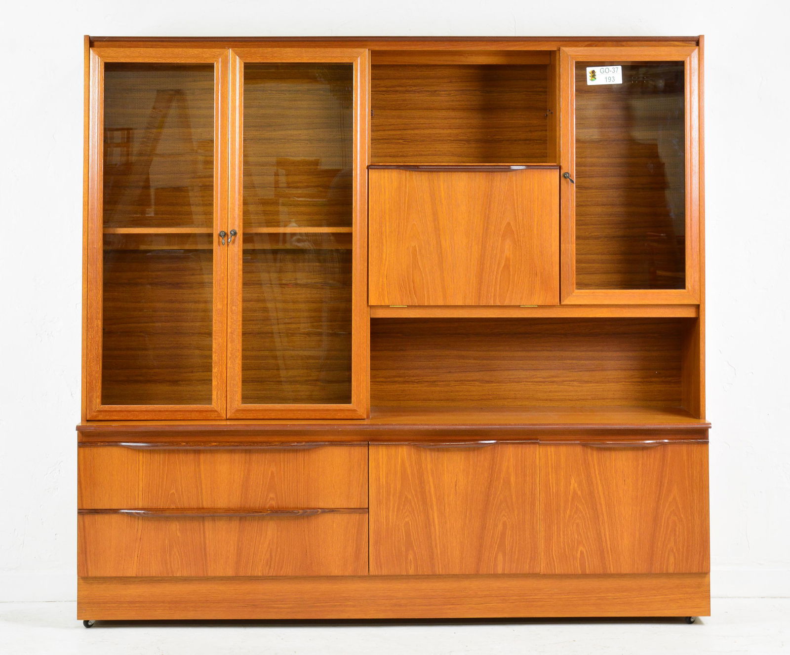 Mid Century Modern Cocktail Cabinet (1 of 4)