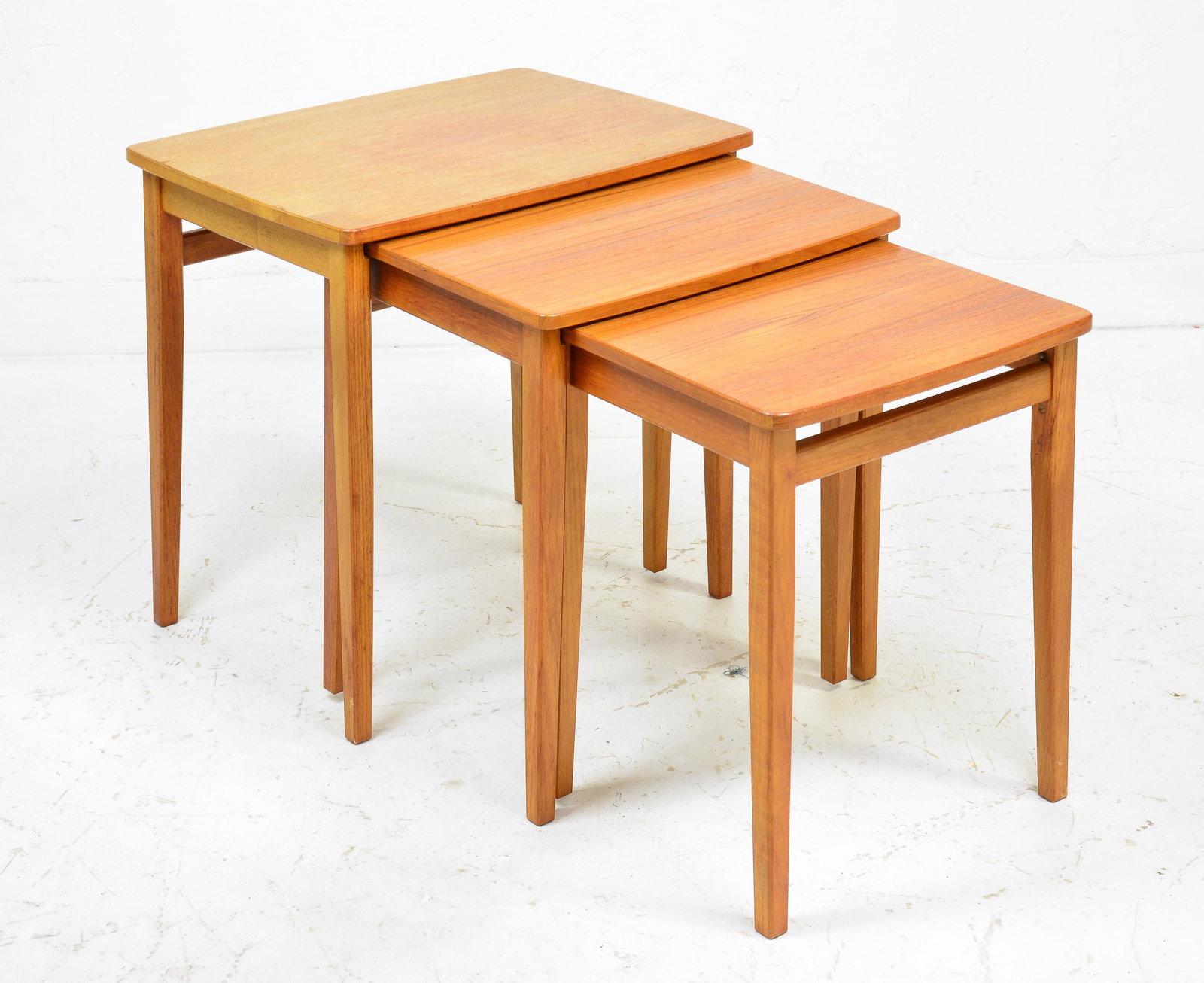 Mid Century Modern Nesting Tables (1 of 4)