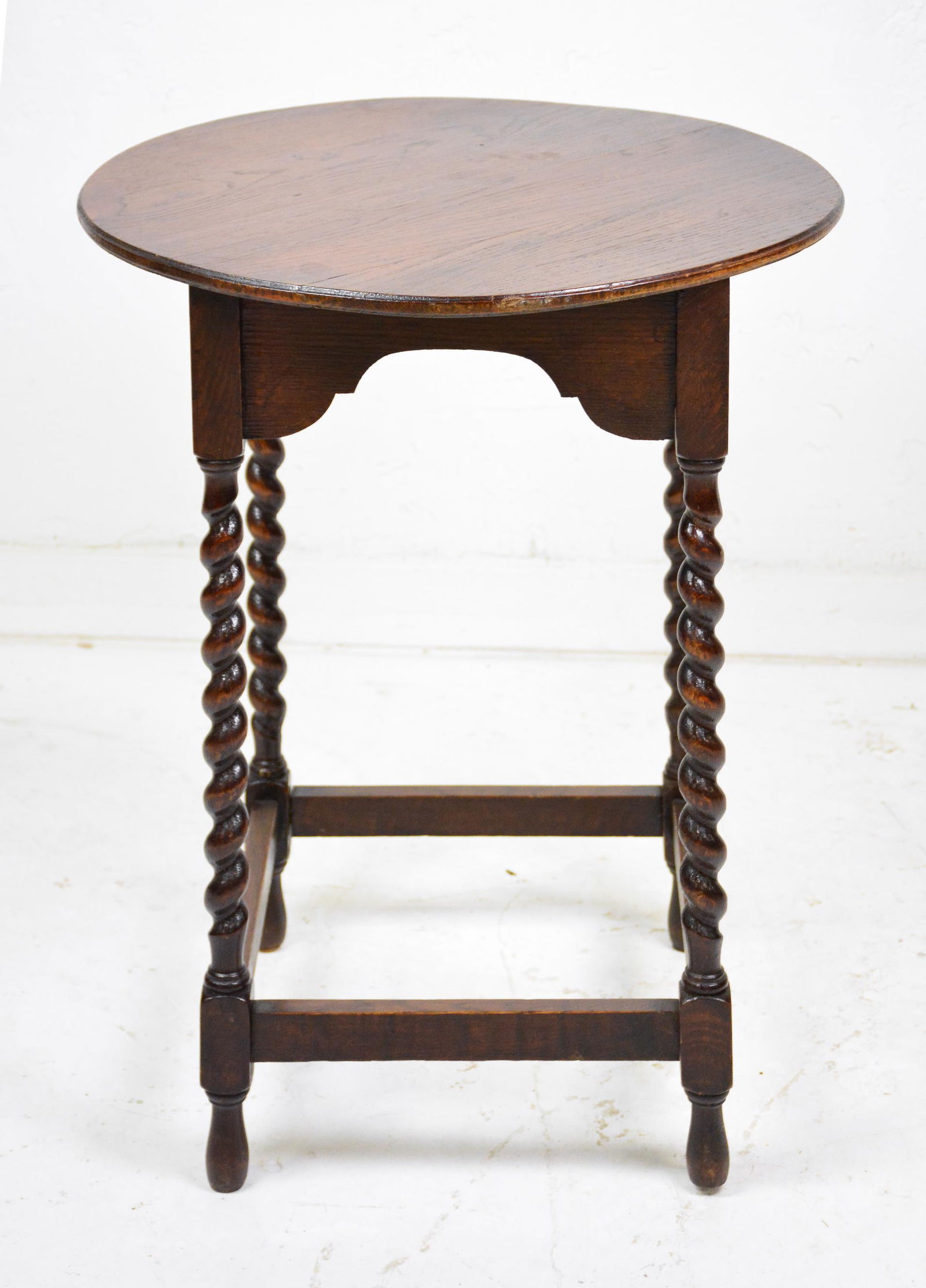English Oak Round Barley Twist Lamp / Side Table (1 of 4)