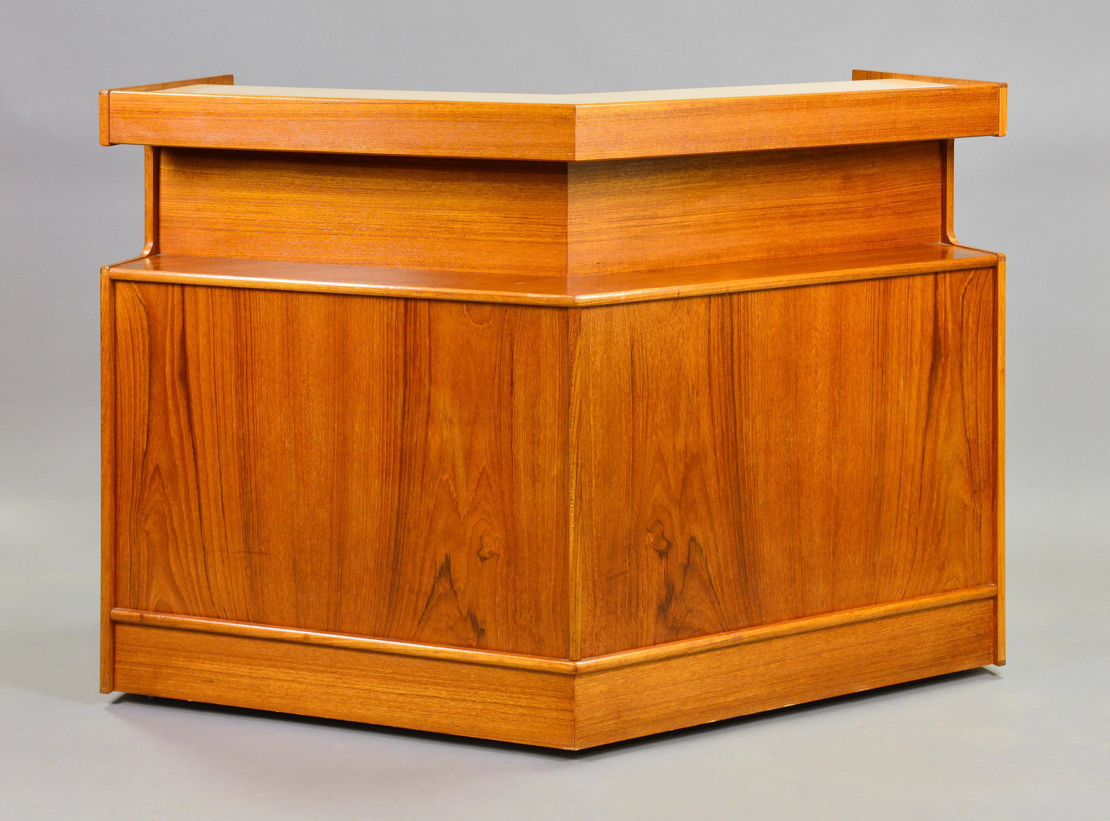Mid Century Modern Teak Home Bar By Turnidge: This Danish Modern Style cocktail bar is British and made by Mid Century Modern Furniture Maker Turnidge. 39 in tall x 57 wide x 31 deep