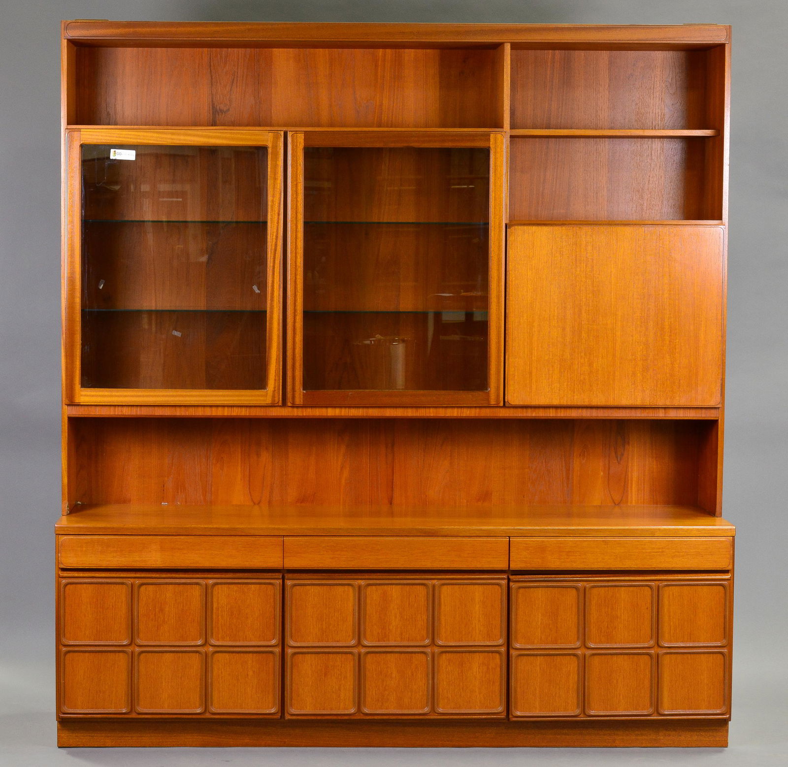 Mid Century Cocktail Cabinet - McIntosh (1 of 9)