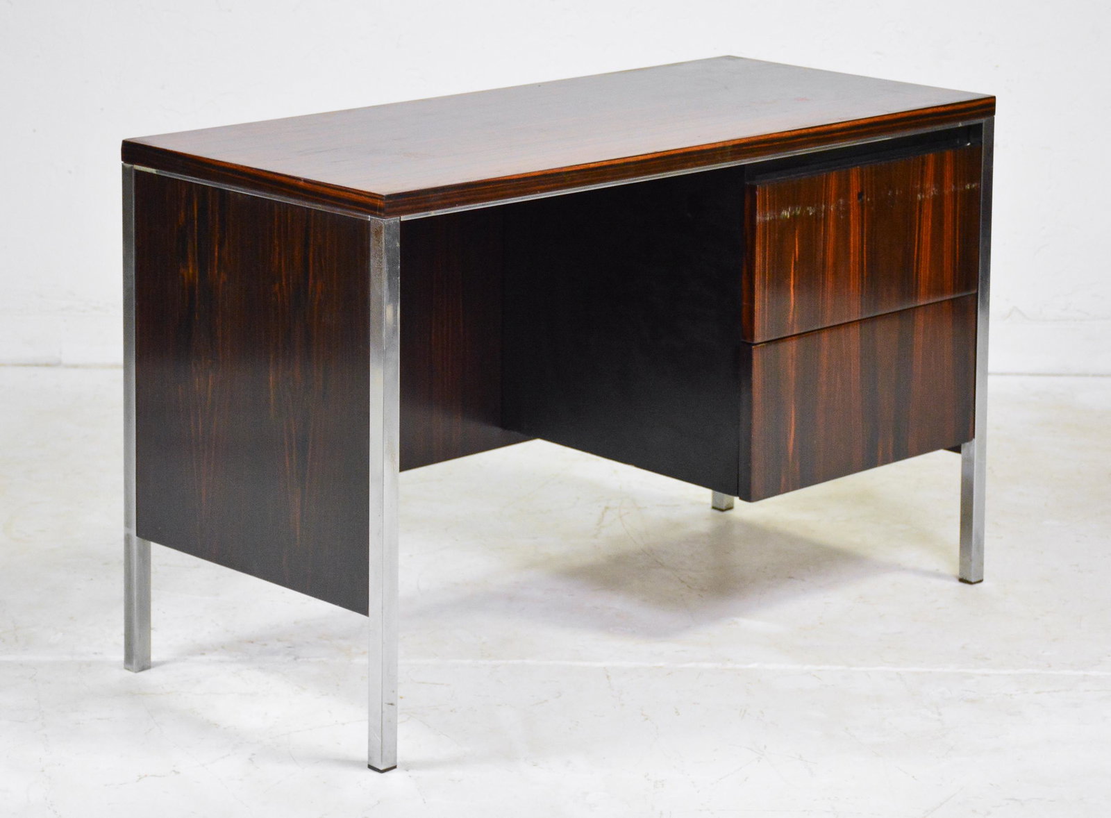 Mid Century Modern Style Desk: Mid Century Modern Style Desk