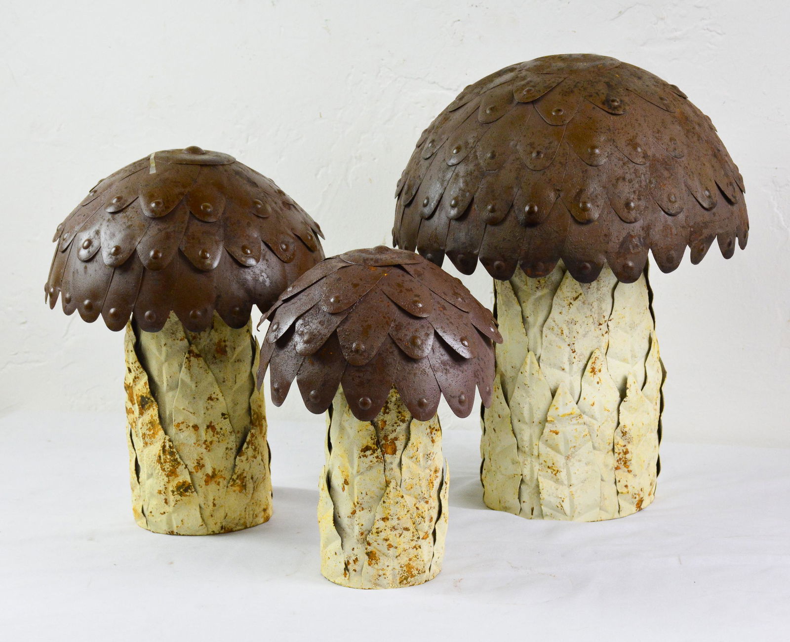 Set of 3 Graduated Size Metal Mushrooms (1 of 4)