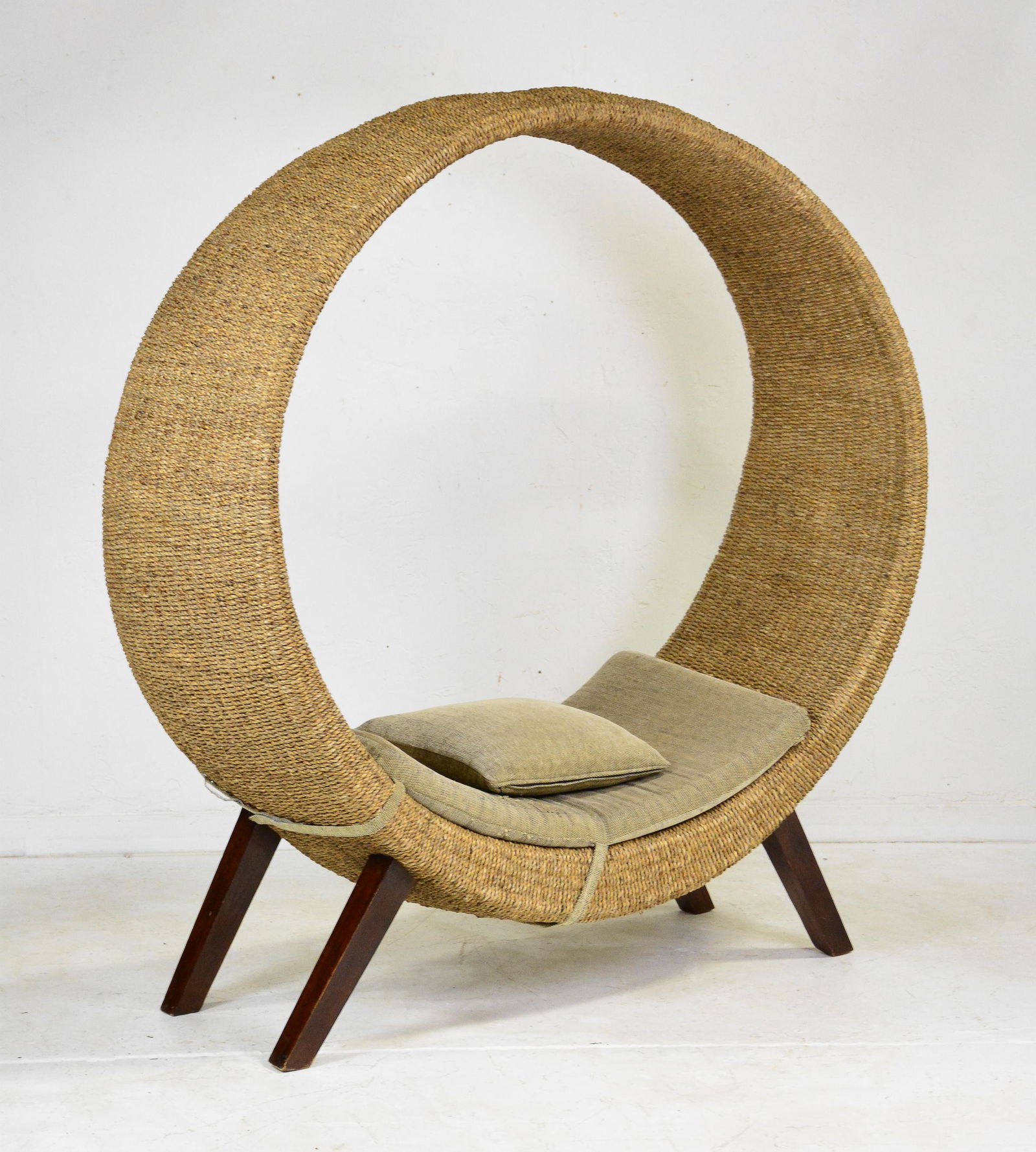 Large Wicker / Ratan Circle Bench (1 of 3)