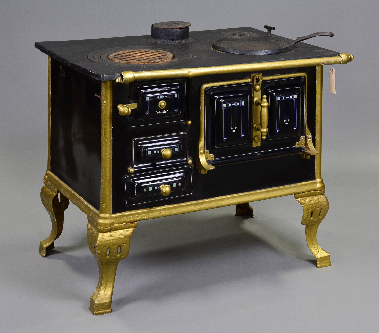 Vintage Black / Gold Cast Iron Stove: Vintage Black / Gold Cast Iron Stove - 31 in tall x 35 x 28