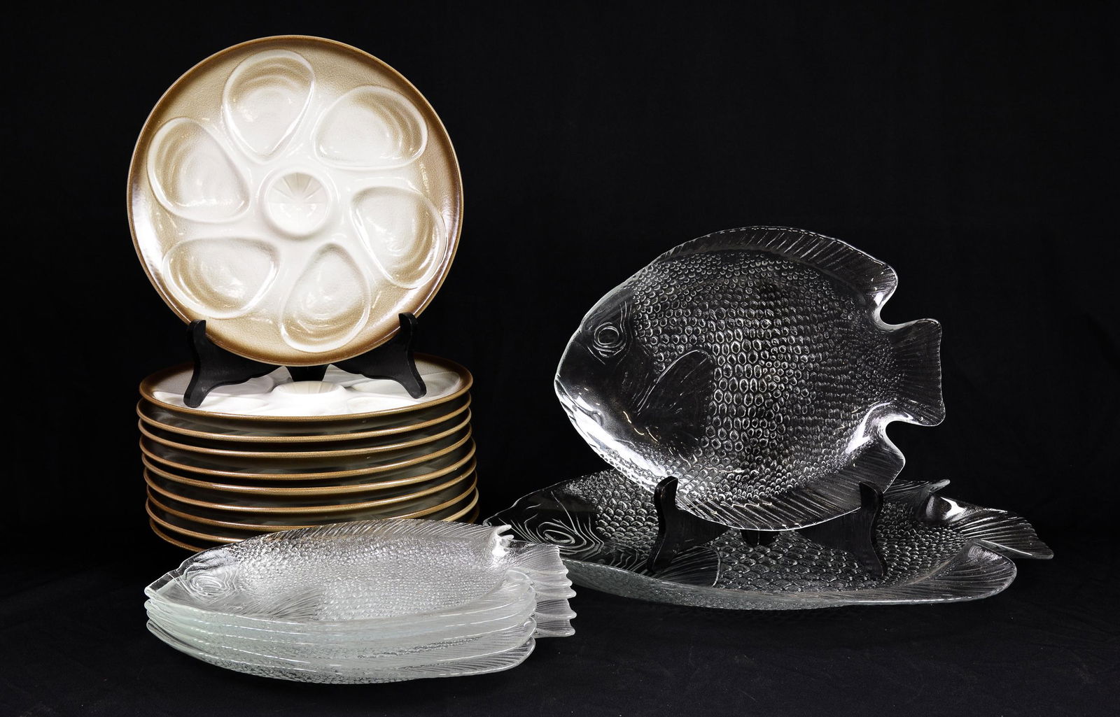10 Brown Oyster Plates & 7 Glass Fish Plates (1 of 4)