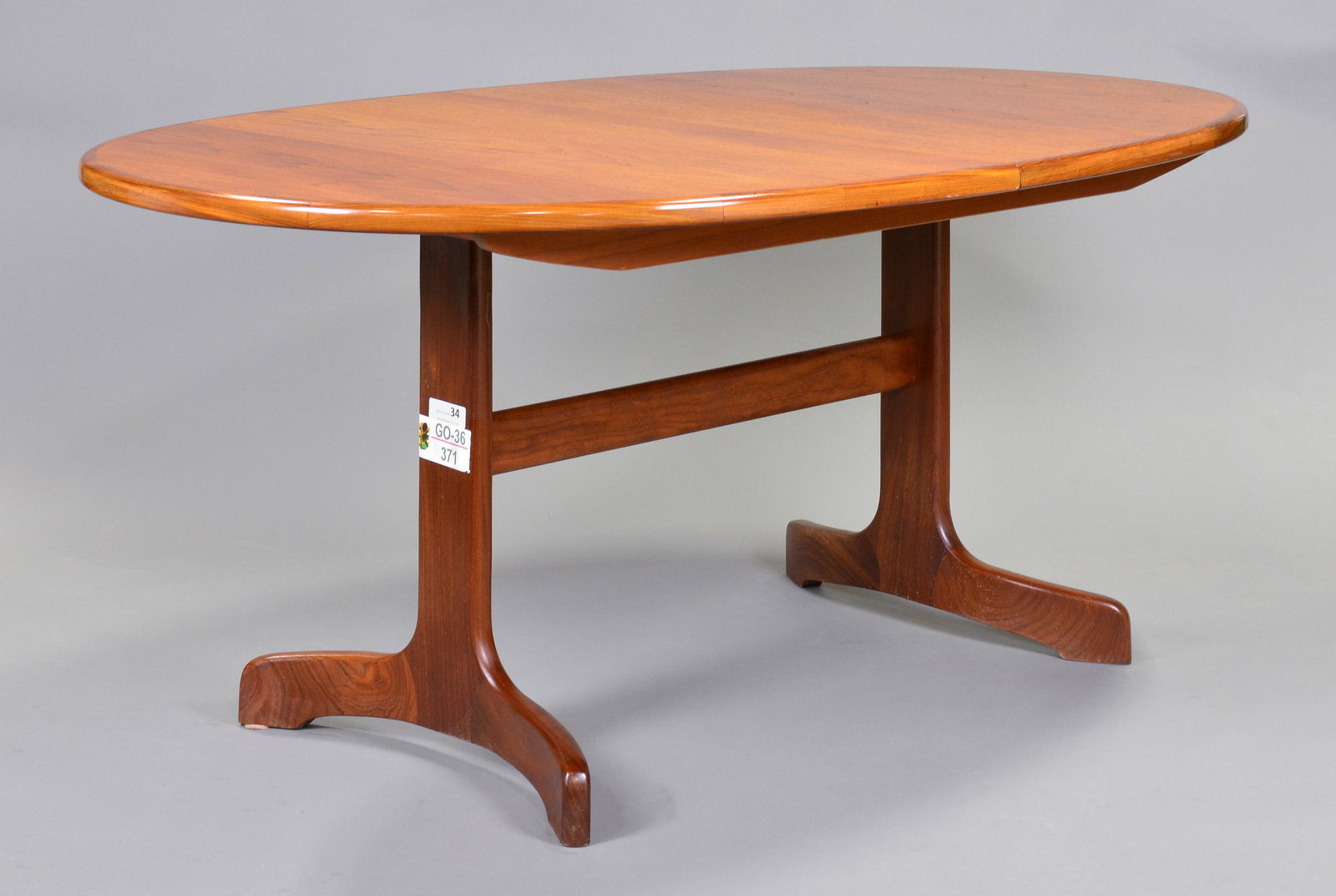 Oval Mid Century Teak Dining Table By G-Plan: This Danish Modern Style Teak Dining Table includes a pop-out butterfly style leaf & is made by Mid Century Modern Furniture Maker G Plan ( Gplan ), part of their fresco range . 30 in tall x 65 in lon