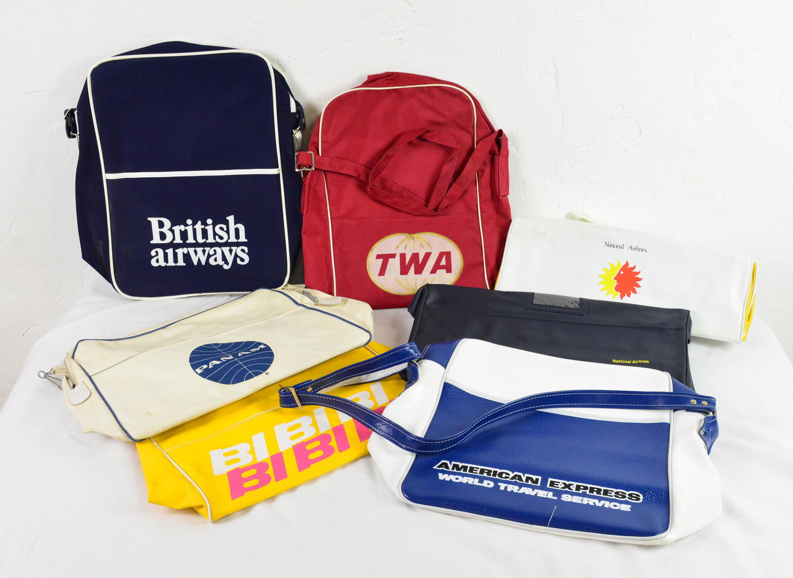 Collection of 7 Vintage Travel / Carry On Bags (1 of 5)