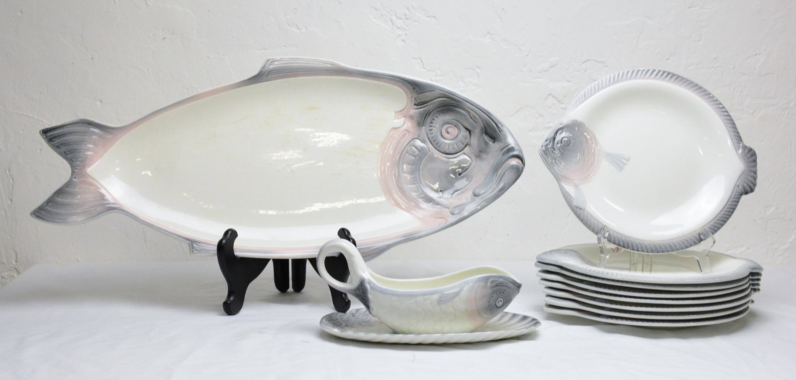 10 Piece Set of Fish Plates (1 of 3)